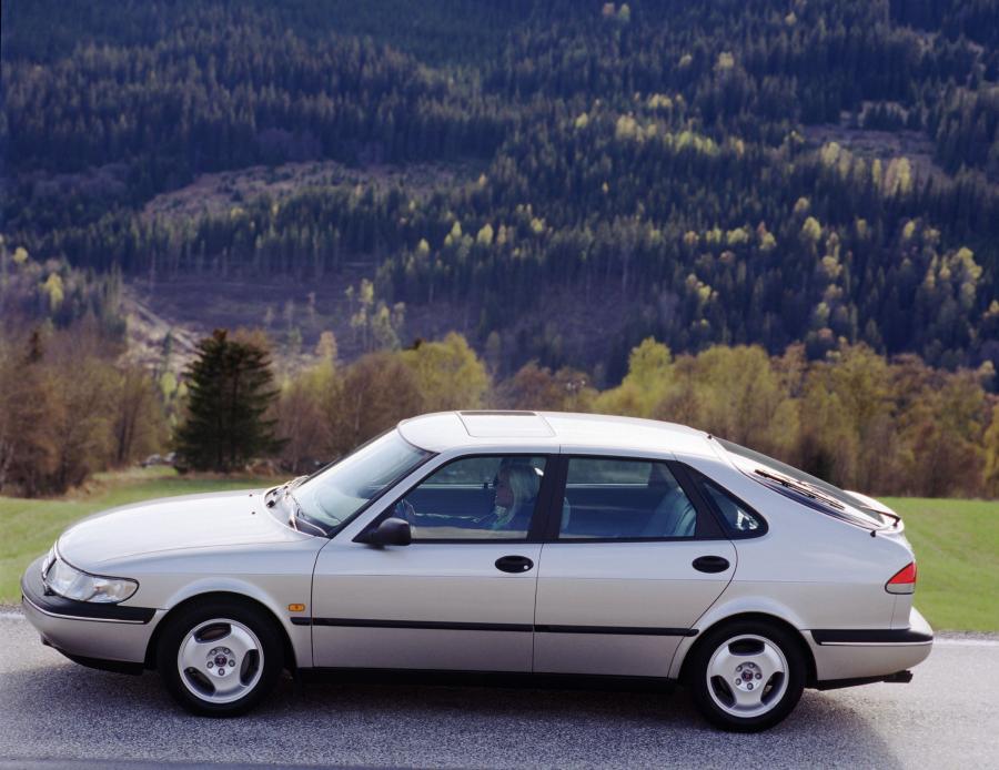  Saab 900 1993 года  (фото 14 из 22)